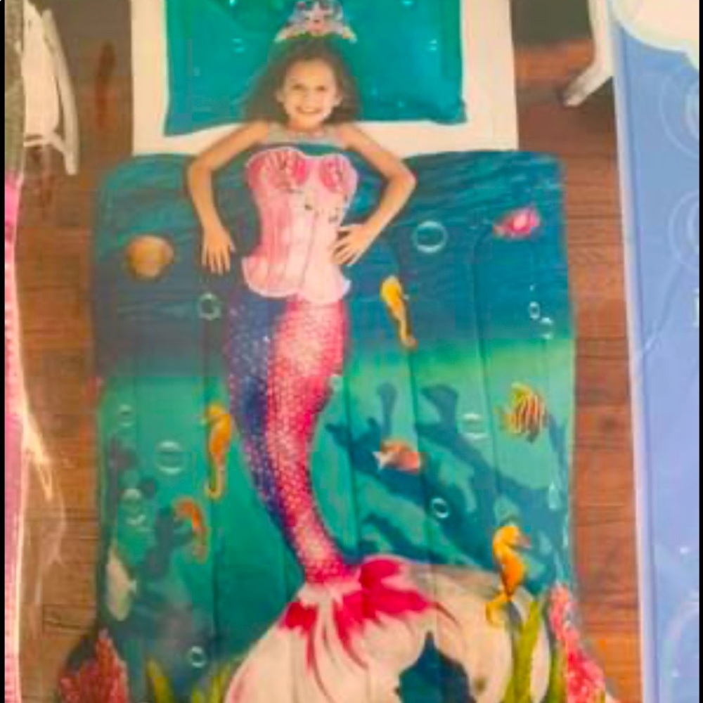 ******* SOLD*****
NWT Mermaid Twin Comforter set